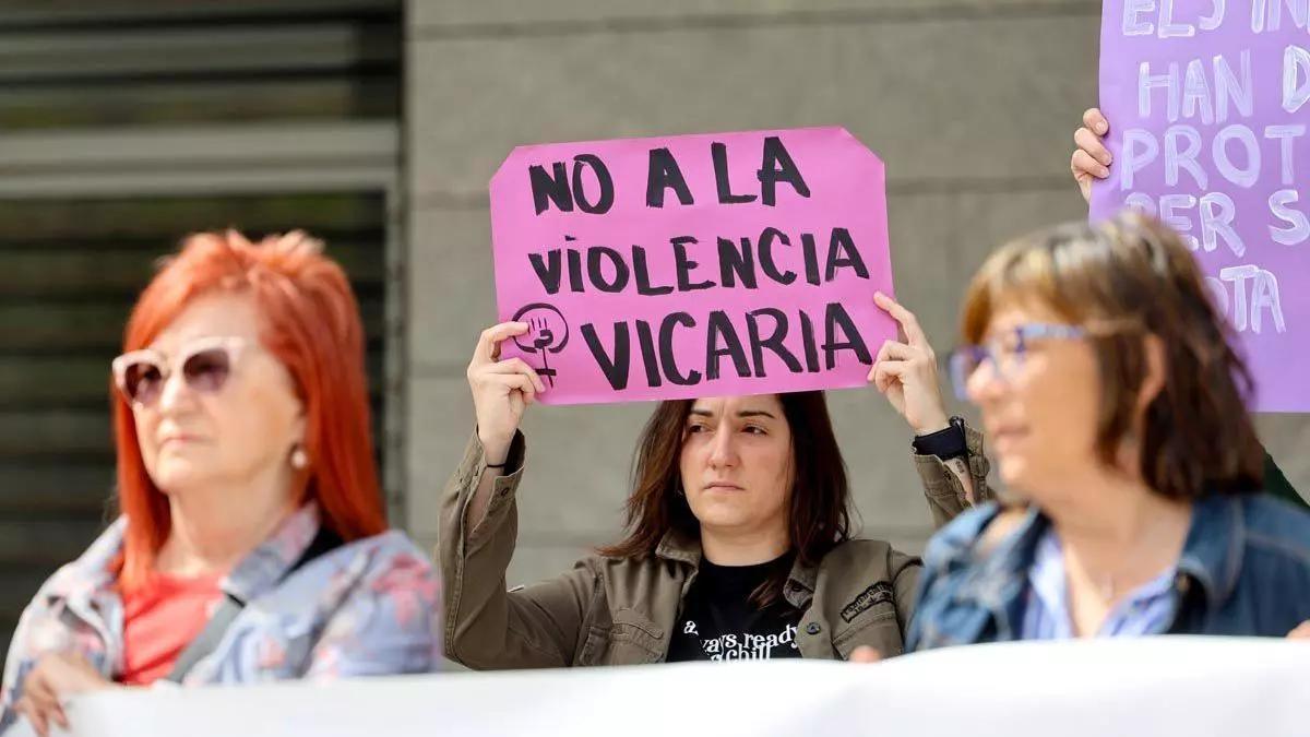 Mujeres en una manifestación contra la violencia vicaria