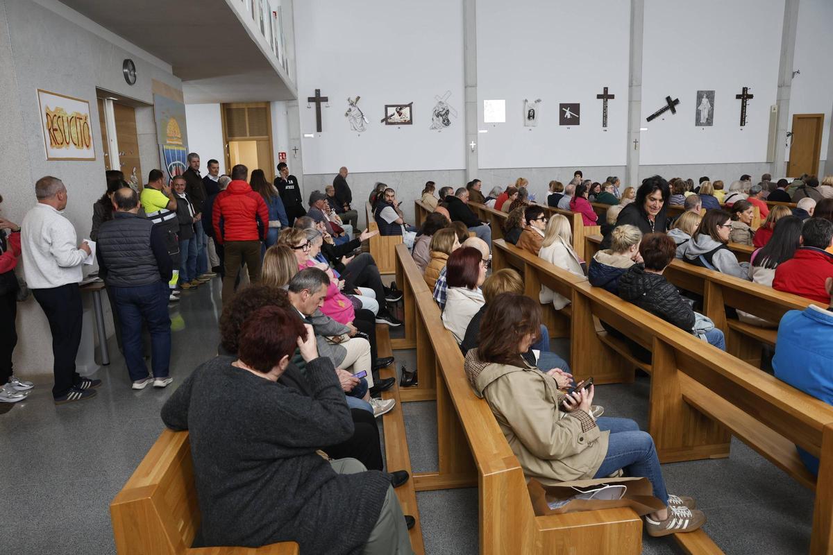 La asamblea vecinal por el conflicto del edificio La Estrella de Gijón, en imágenes La asamblea vecinal por el conflicto del edificio La Estrella de Gijón, en imágenes