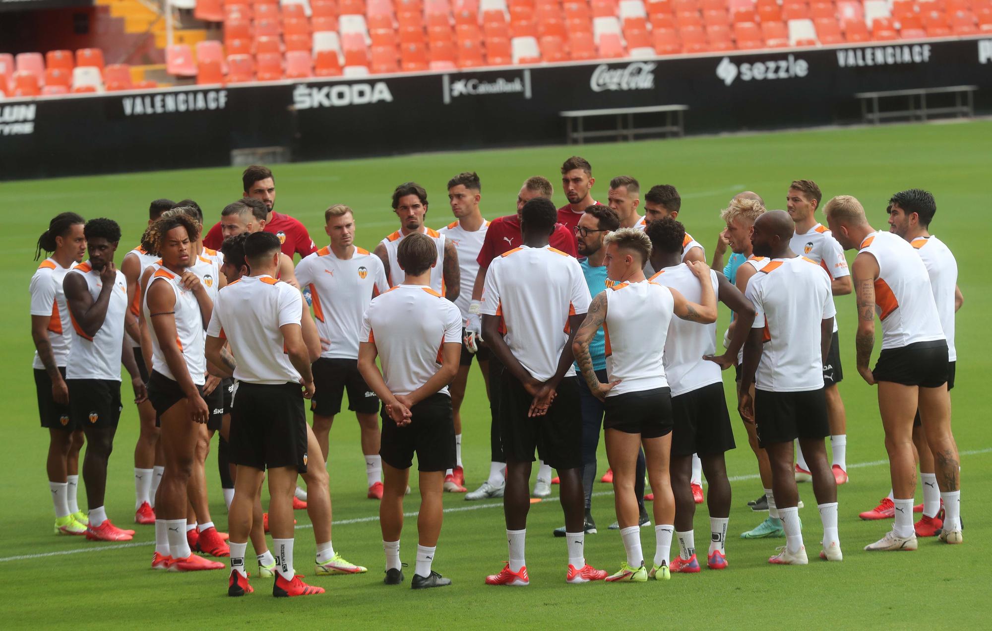 Sesión en Mestalla con Maxi Gómez y Alderete