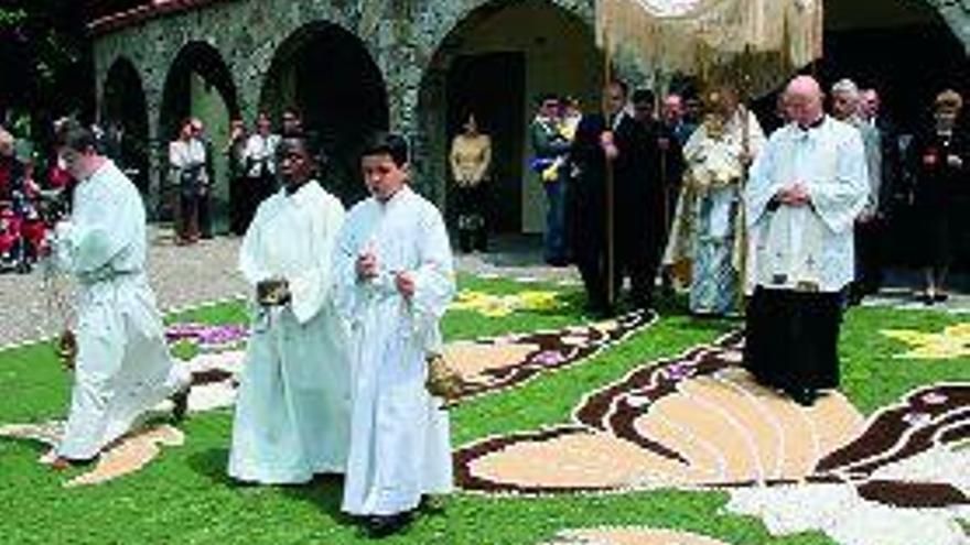 Una imagen de la celebración religiosa que tuvo lugar en la parroquia de San José. / JUNIOR