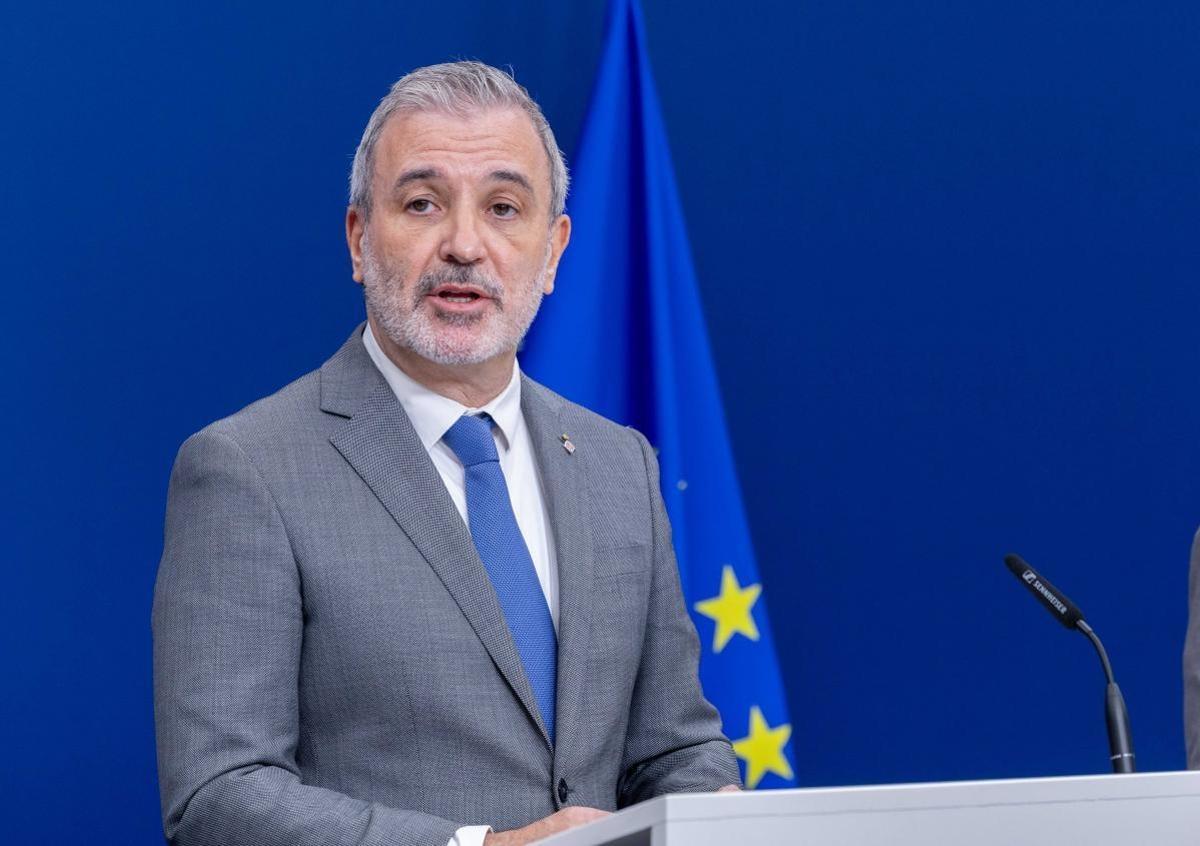 El alcalde de Barcelona, Jaume Collboni, durante una rueda de prensa en Bruselas.