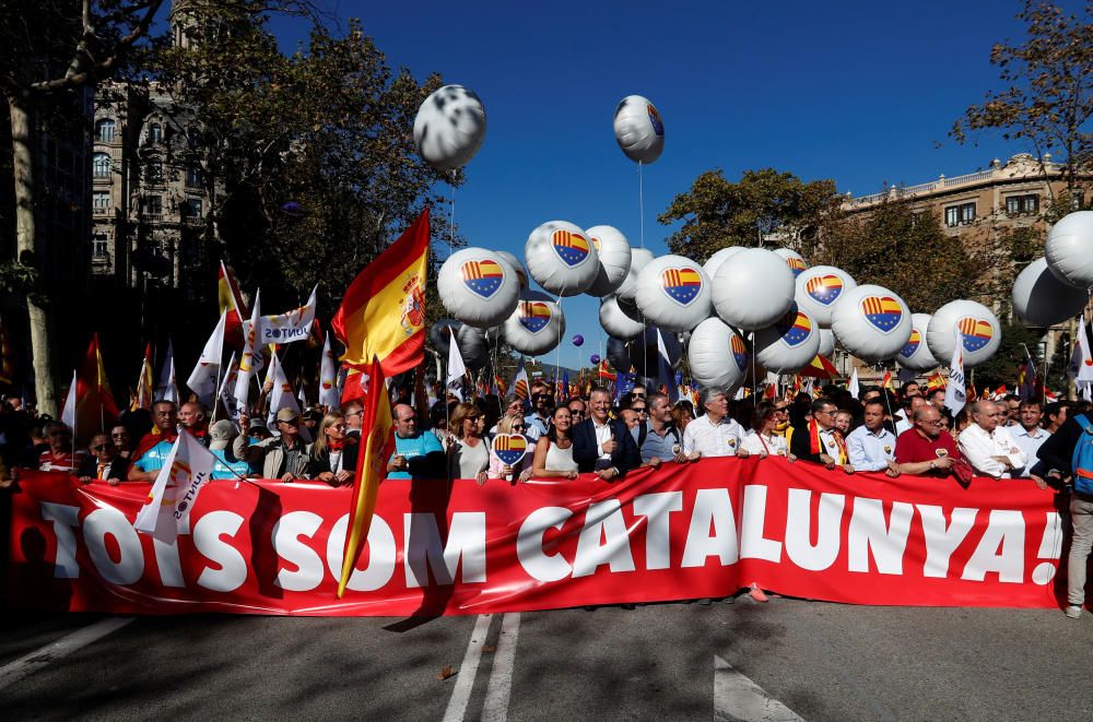 Milers de persones es manifesten a favor de la unitat d'Espanya a Barcelona