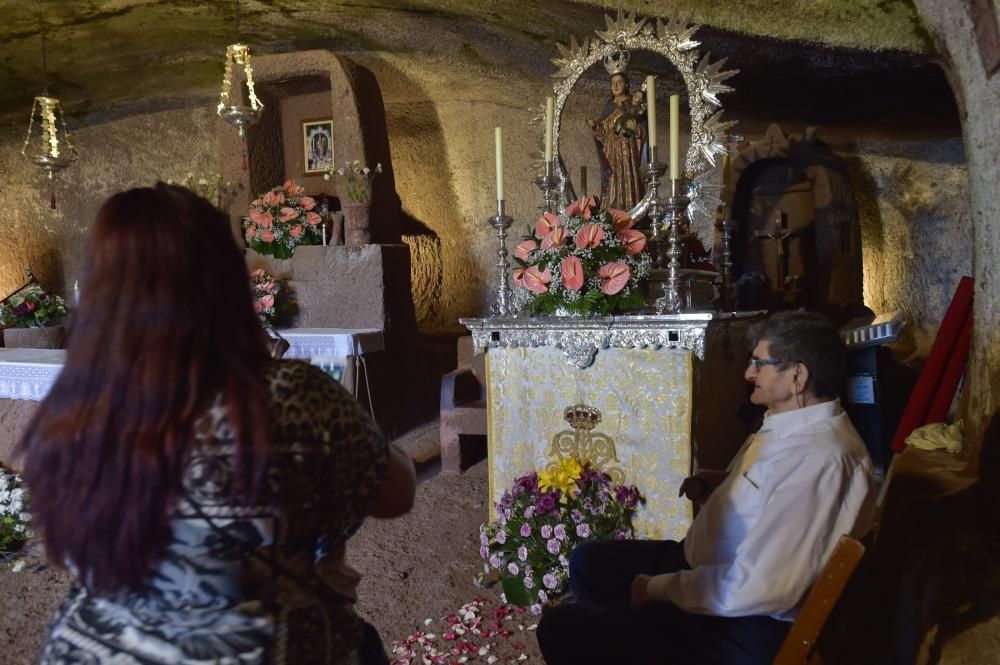 Bajada de la Virgen de la Cuevita desde la ...