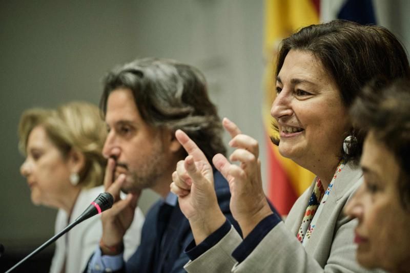 Presentación de Fuimos nosotras, las primera parlamentarias de la Democracia (Magis Iglesias) Asisten Gustavo Matos, presidente del Parlamento de Canarias, y María José Guerra Palmero, consejera de Educación  | 10/02/2020 | Fotógrafo: Andrés Gutiérrez Taberne