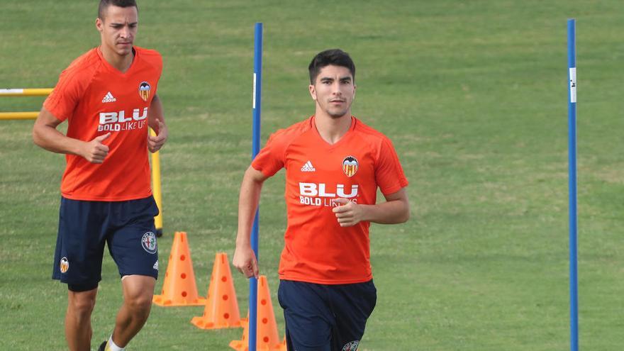 Carlos Soler ya prueba en el doble pivote con Parejo