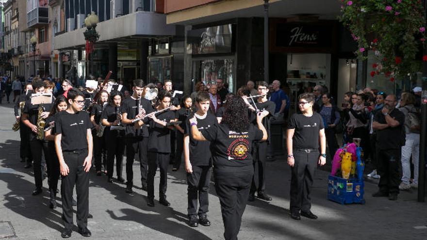 Pasacalle de músicos en Triana