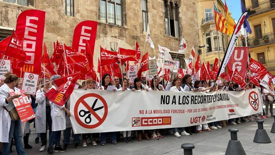 Trabajadores protestan de nuevo contra los &quot;recortes&quot; de la Generalitat en Sanidad