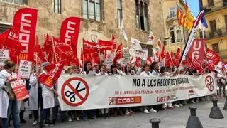 Trabajadores protestan de nuevo contra los "recortes" de la Generalitat en Sanidad