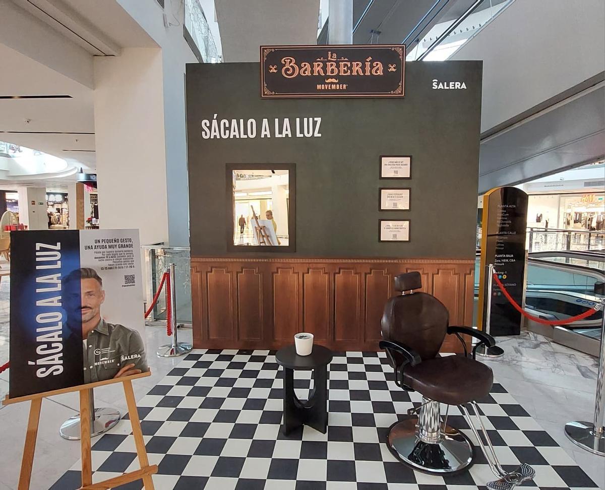 Barbería solidaria en centro comercial Salera.
