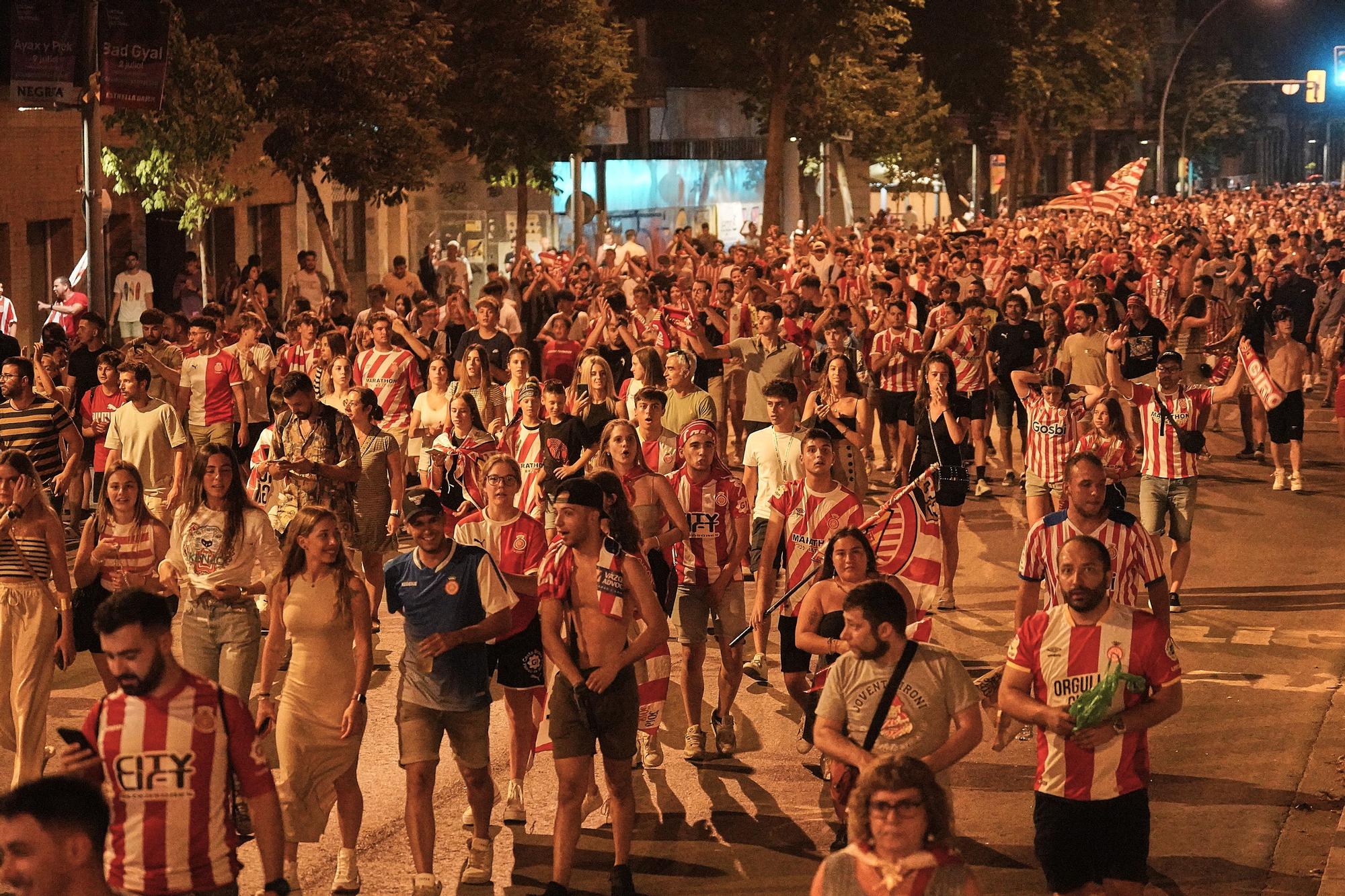 La ciutat surt al carrer a celebrar l'ascens del Girona a Primera