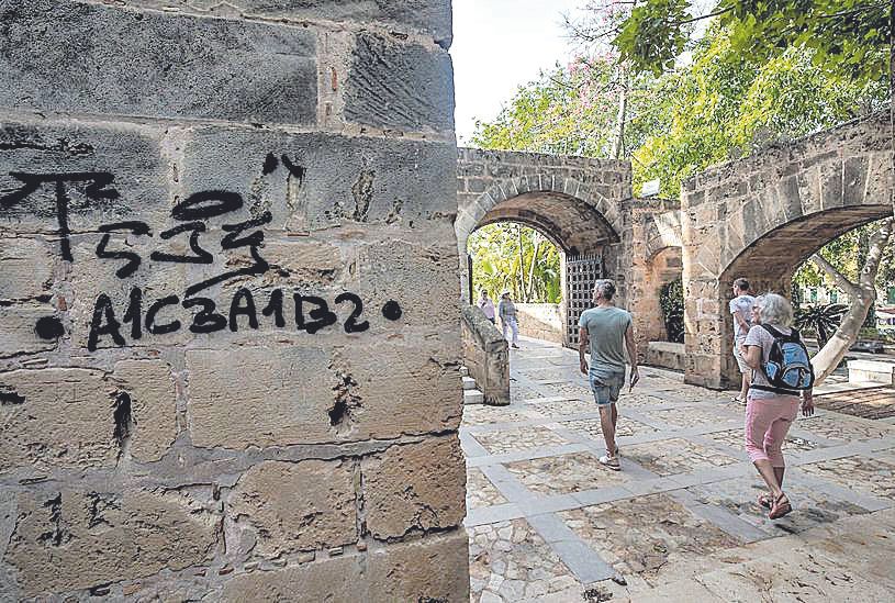 Vandalismo de autor en la muralla