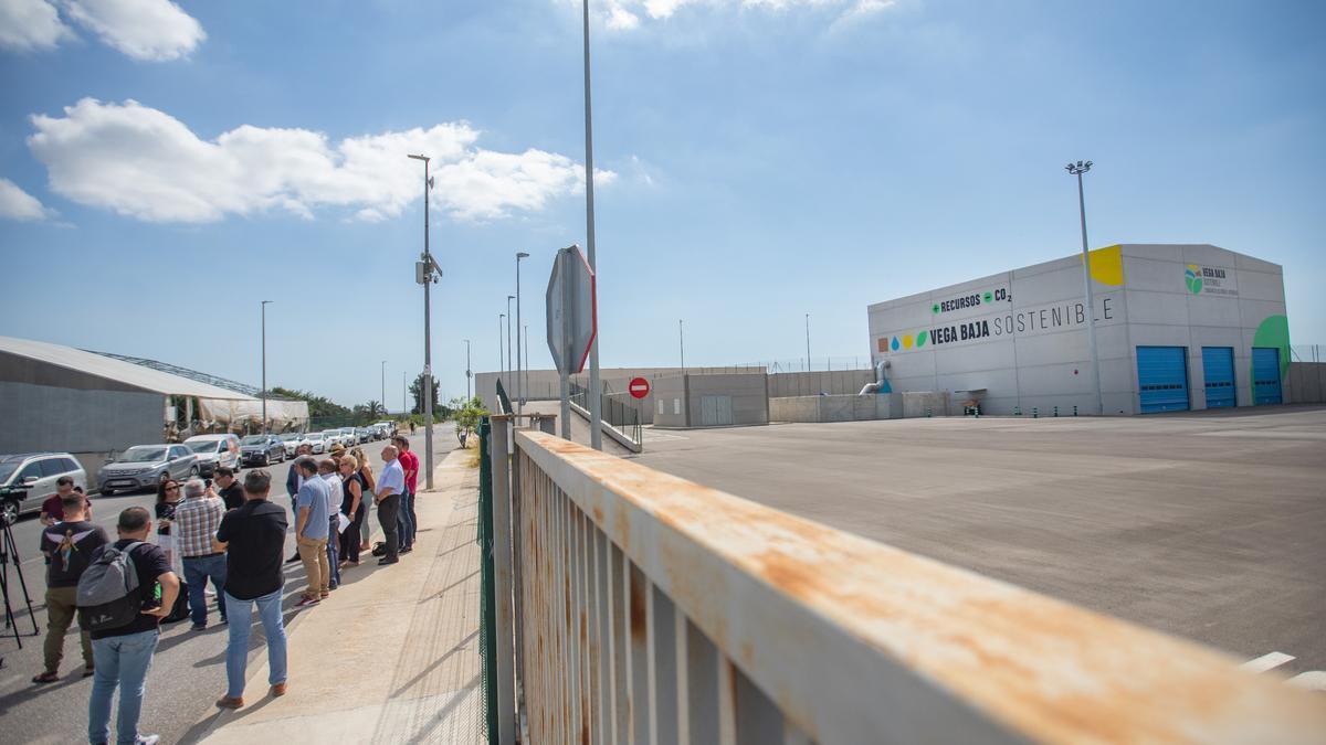 Instalaciones de la planta de transferencia de residuos de Dolores, en la que se ha llevado a cabo la rueda de prensa del PSOE