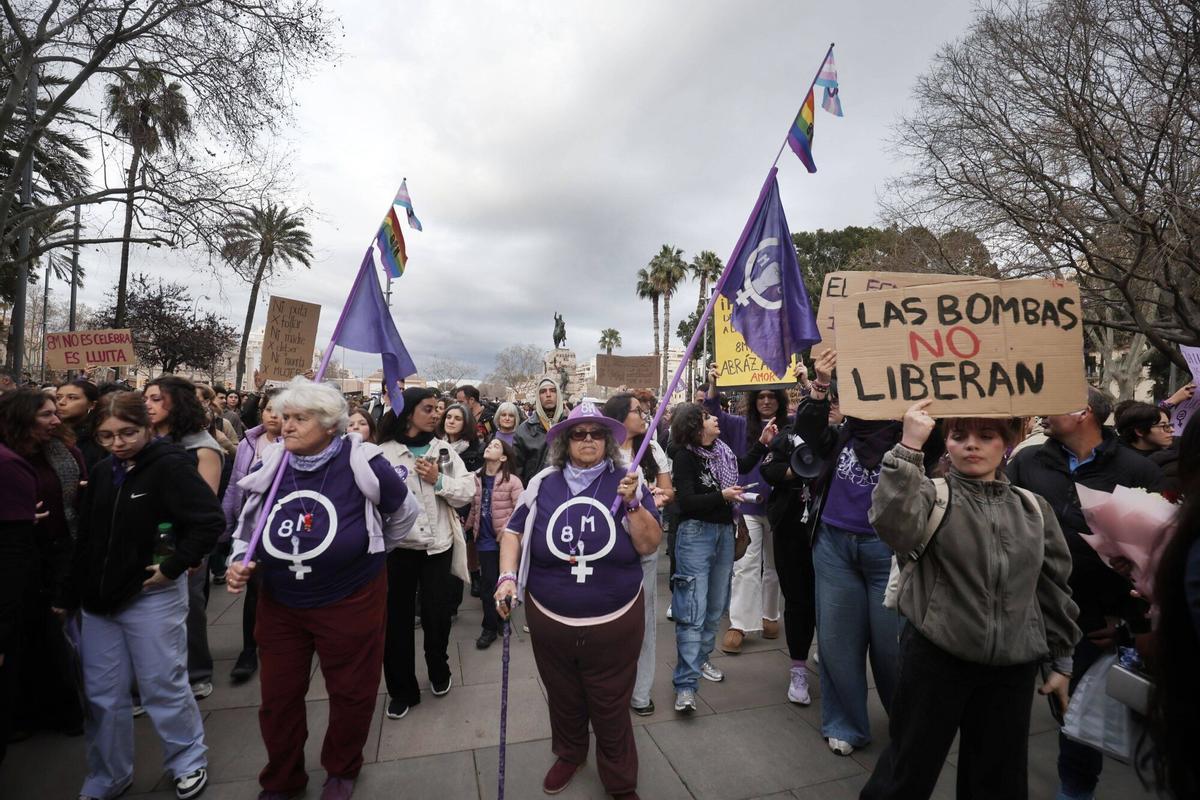 La manifestación transfeminista congrega a miles de personas