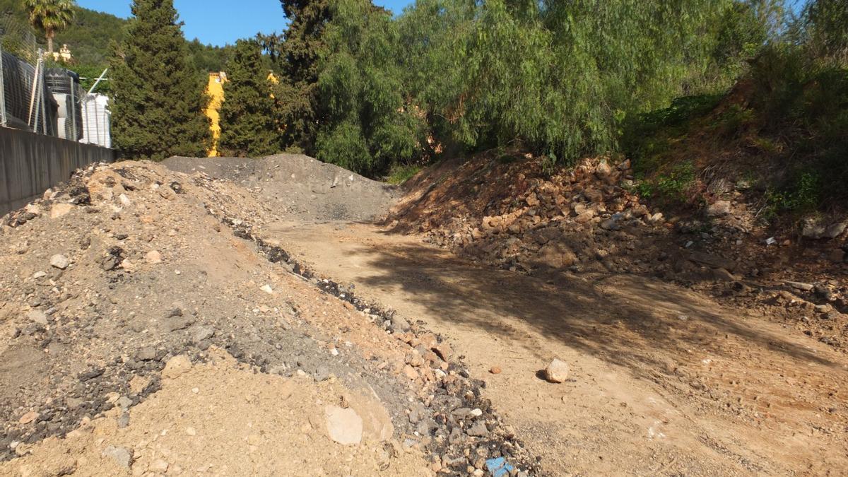 El PSOE denuncia el vertido de unos restos de asfalto en un solar municipal de Sóller