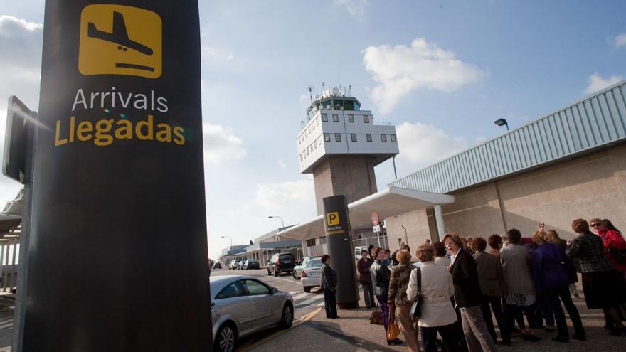 Zona de llegadas del aeropuerto de Asturias. | Ricardo Solís