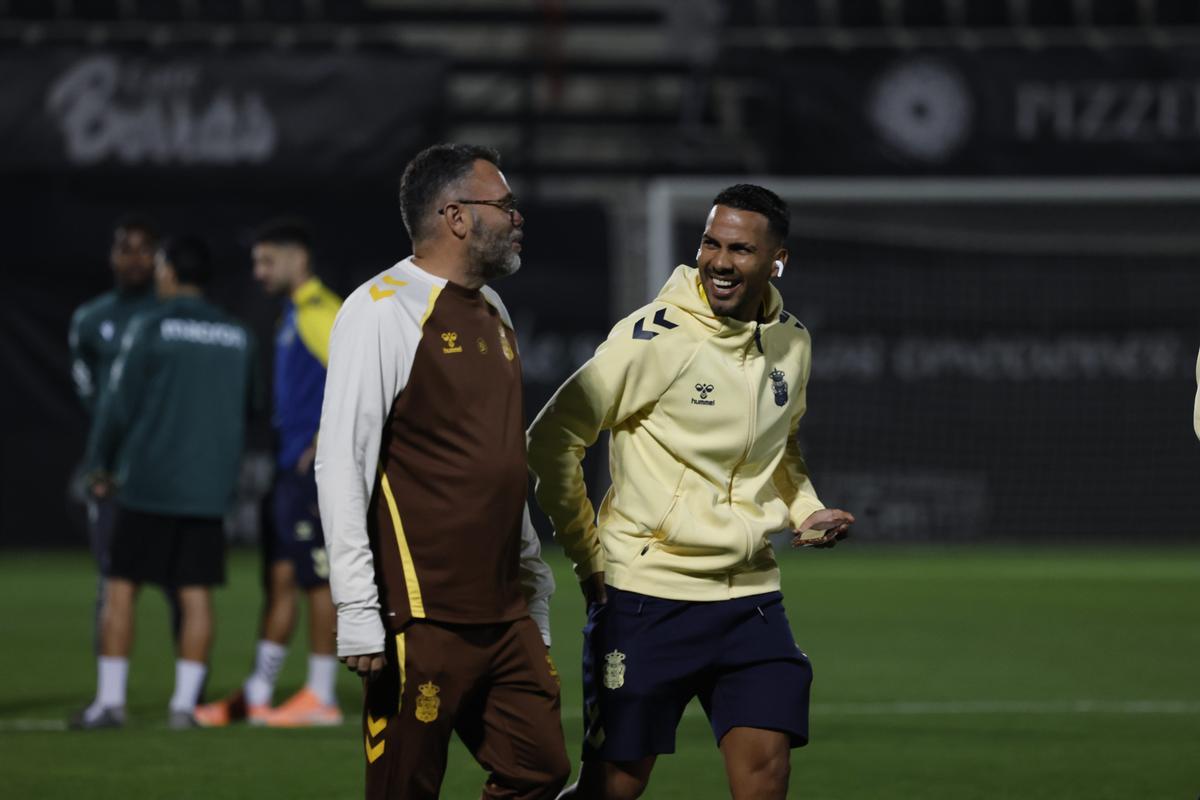 Viera, junto al utillero Ale, en una imagen de esta temporada.