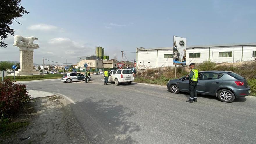 La Guardia Civil detiene en Baena a cinco jóvenes por robo y receptación