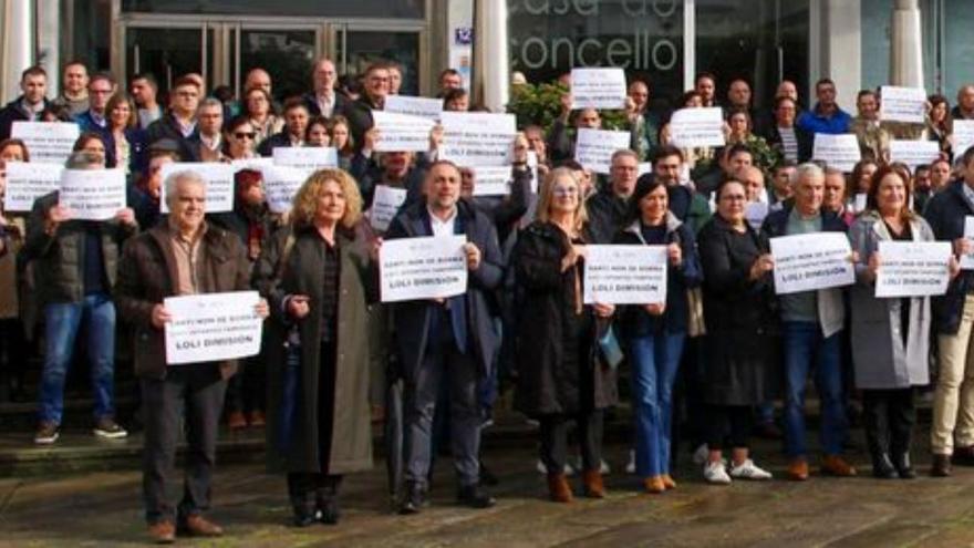 El PP reúne más de un centenar de personas en apoyo a «Santi»