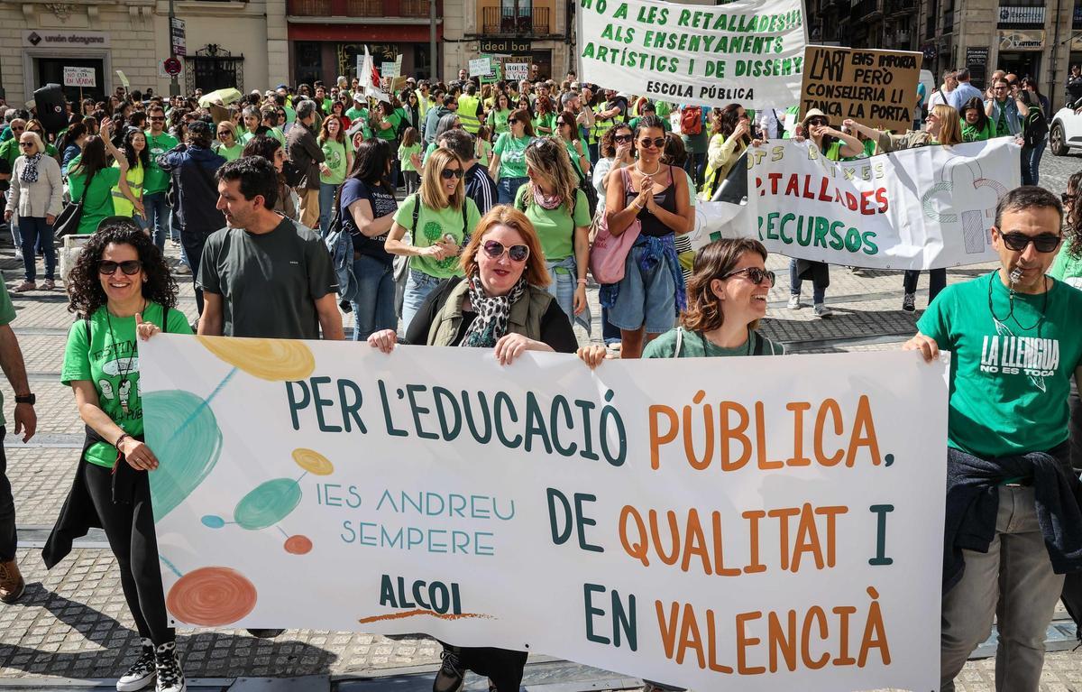 Imágenes de la concentración en Alcoy de la huelga educativa