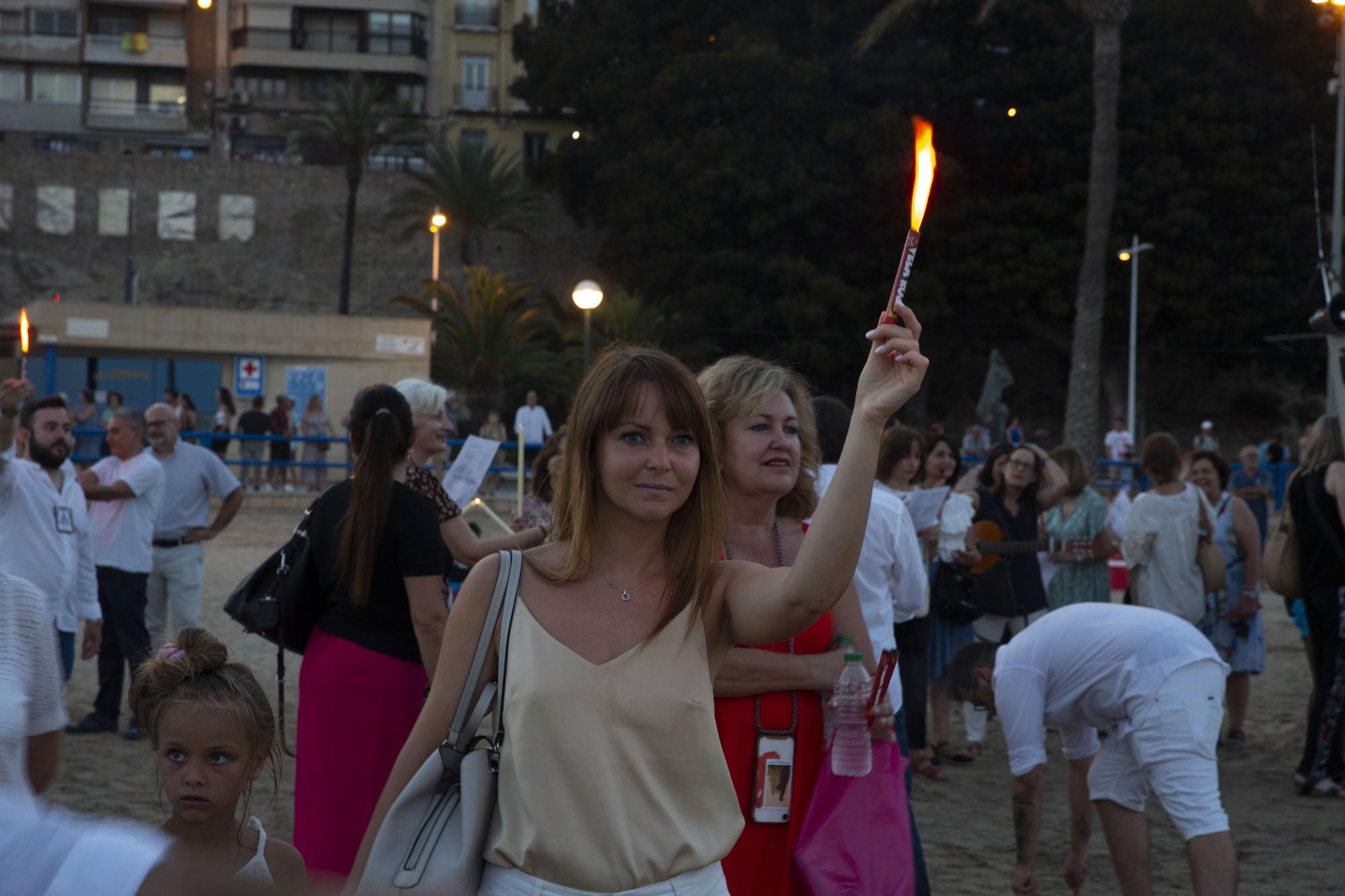 La Virgen del Carmen desembarca en la playa del Postiguet de Alicante