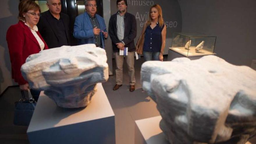 Pilar Varela, José Luis Vega, Manuel Ángel Hidalgo, Alberto Tirador y Ángela Vallina, ayer, en el Museo de Avilés.