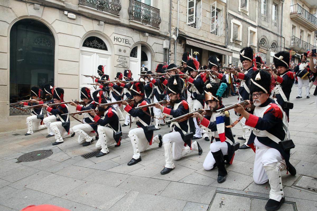 Los vigueses abarrotan las calles del Casco Vello en el día grande de la Reconquista