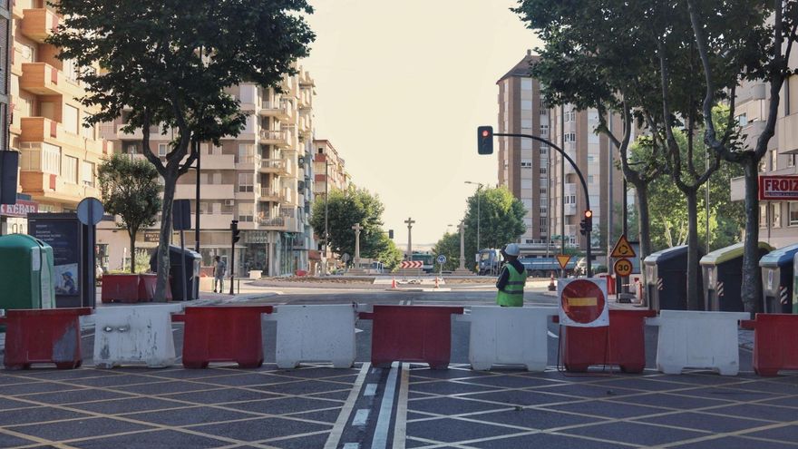 Tráfico condicionado de nuevo en Zamora por el asfaltado de la glorieta de las Tres Cruces