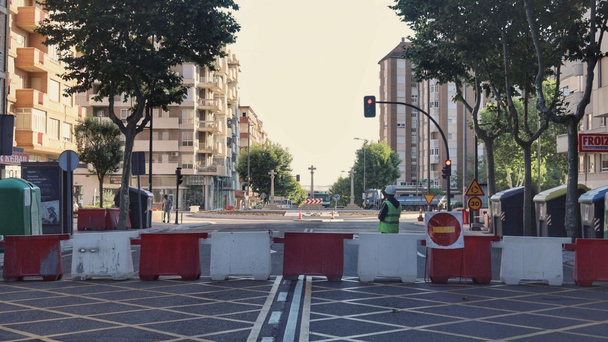 Obras este martes en Tres Cruces: todos los accesos a la glorieta, cerrados al tráfico.