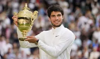 Alcaraz pasa de aspirante a favorito en Wimbledon