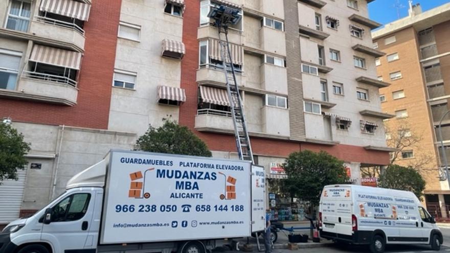 La empresa se encarga del embalaje de enseres, montaje de muebles, guardamuebles o permisos.