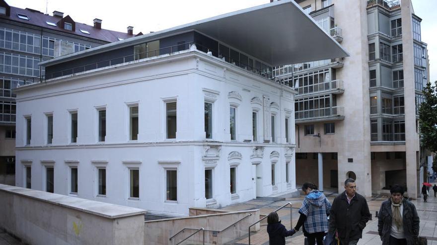 El antiguo colegio Hispania, sede del colegio de arquitectos en Oviedo.