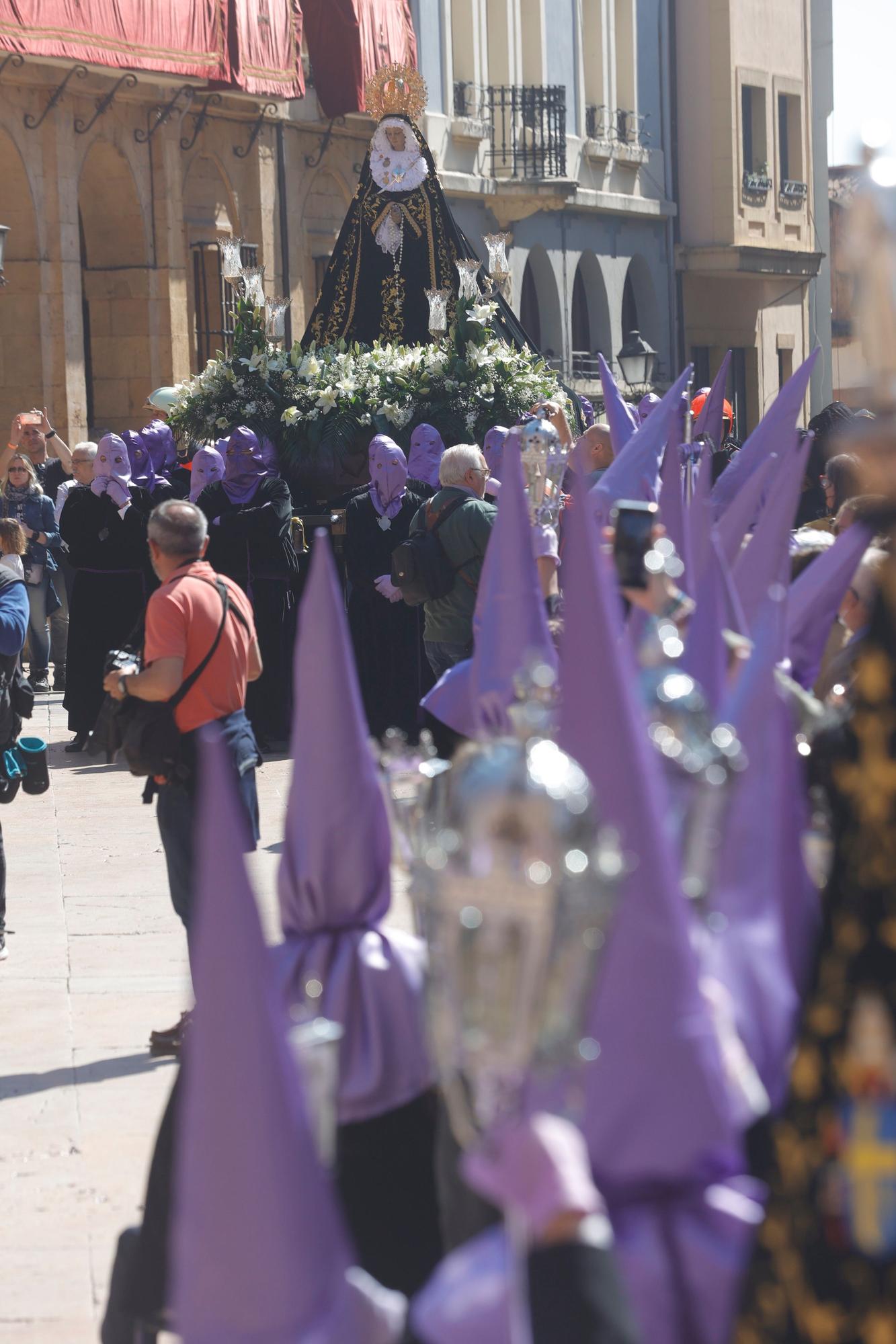 EN IMÁGENES: Así fue la procesión de la Soledad en la Semana Santa de Oviedo