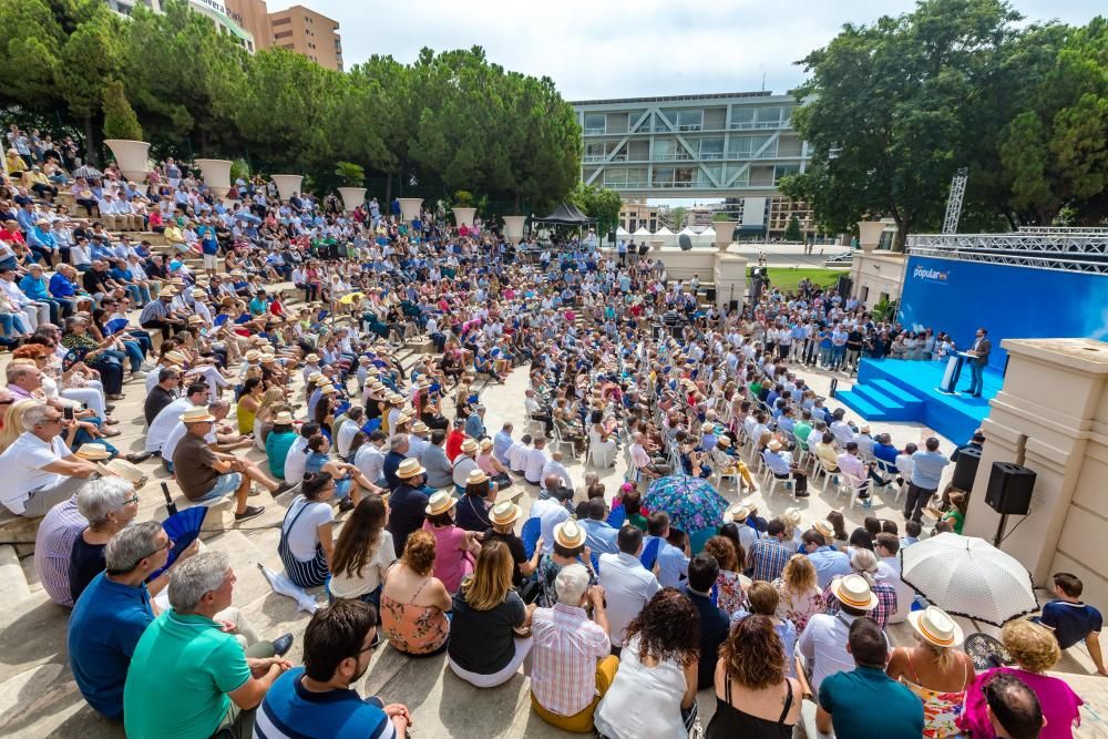 Cerca de 800 personas llenan el auditorio Óscar Esplá del parque de L''Aigüera de Benidorm en el mitin de Pablo Casado