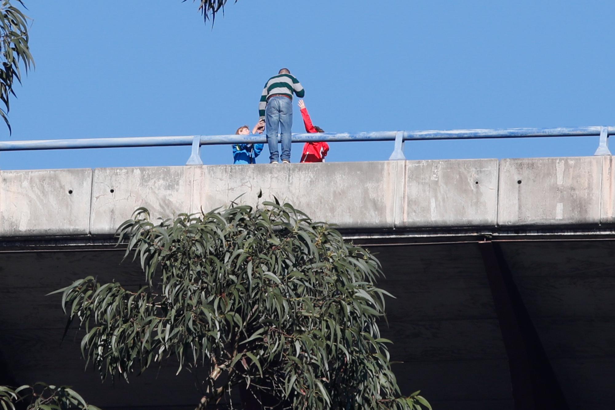 Rescatan a un hombre que intentaba precipitarse por el viaducto de la Consolación de Corvera