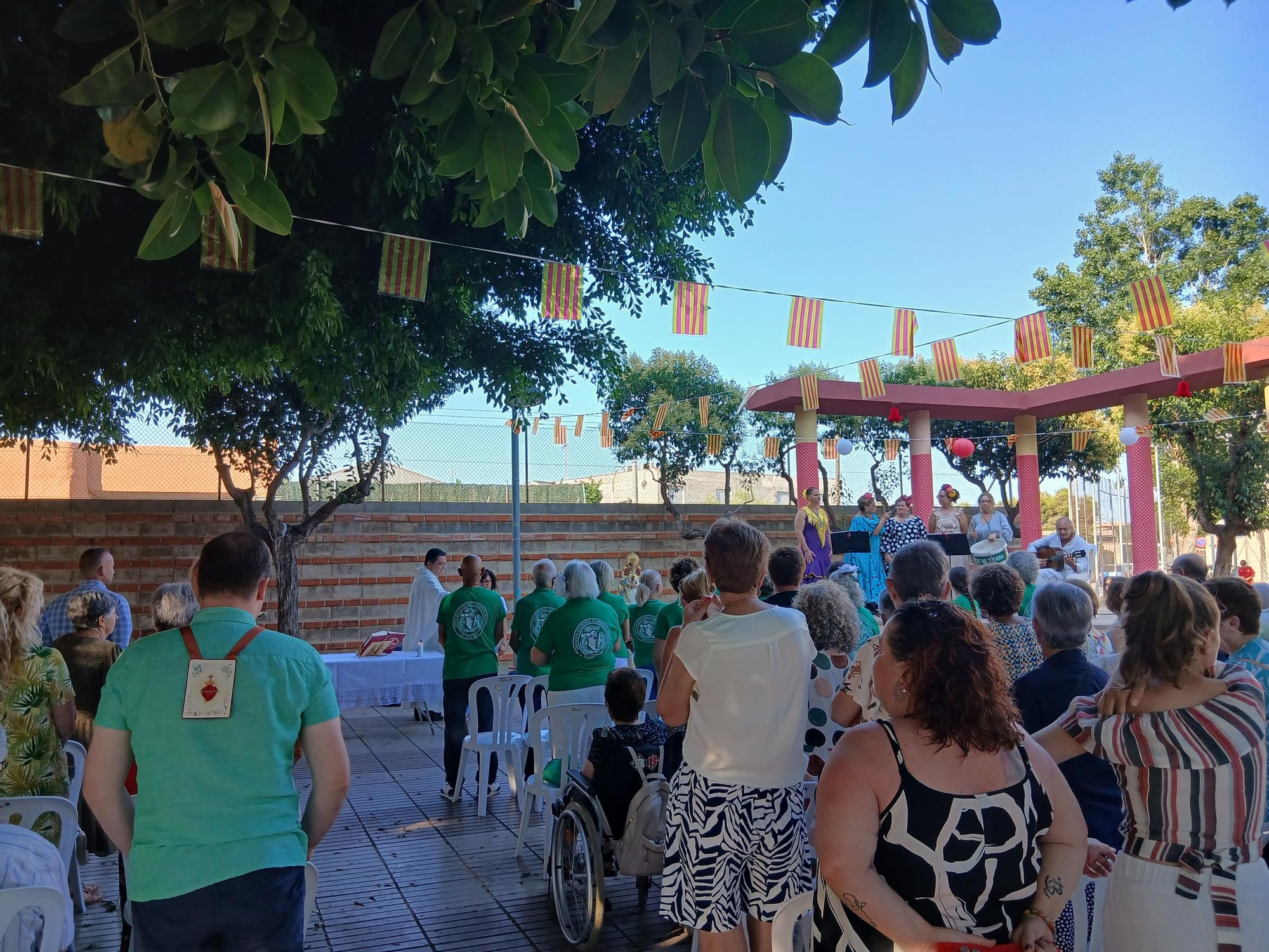 Misa y procesión en las fiestas del barrio El Progreso en Vila-real