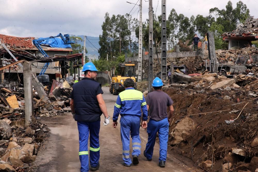 El desescombro de la zona cero deja al descubierto la devastación que causó dos muertos y arrasó una treintena de viviendas.