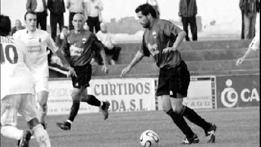 Imagen del 

último partido de Liga disputado por el Deportivo Eldense en el Pepico Amat contra el Olimpic de Xàtiva