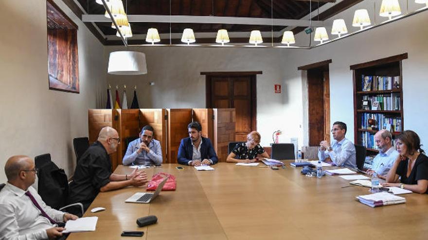 Ayuntamiento de La Laguna y Ateneo mantienen un primer encuentro tras el incendio