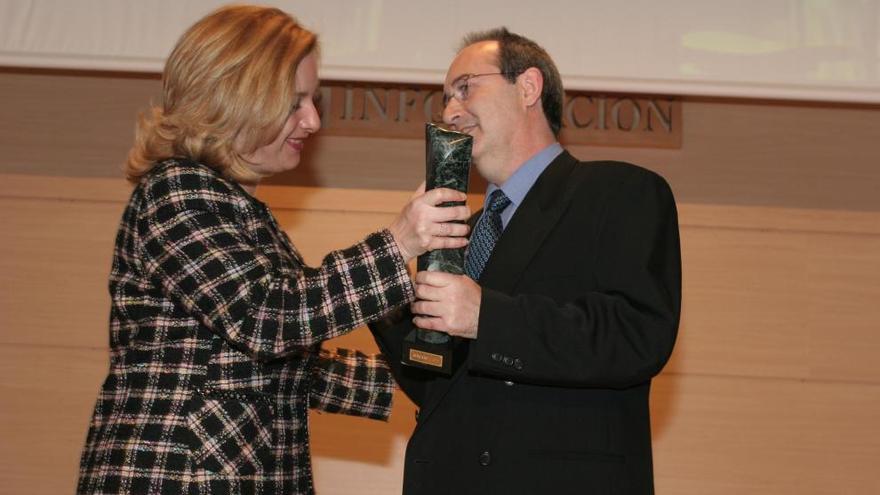 Nicolás Cuenca recoge el galardón