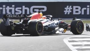 Verstappen, durante los entrenamientos en el GP de Gran Bretaña.