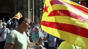 El coordinador general de EH Bildu, Arnaldo Otegi, en la manifestacion convocada en San Sebastián  en apoyo al proceso soberanista catalán.