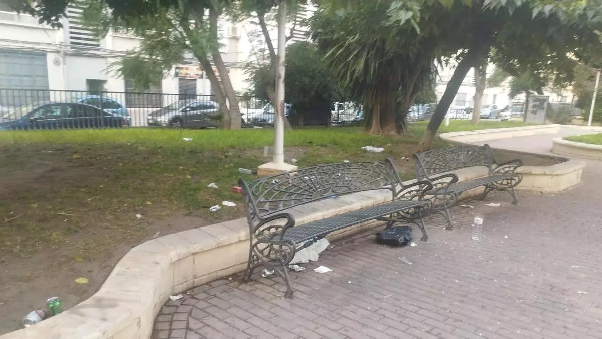Vecinos de Las 300 de Elda recogen 2.278 firmas para pedir más seguridad y convivencia en el barrio