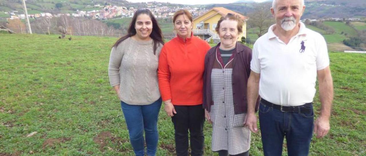 Laura Rodríguez, Ana García, Alicia Bueno y Carlos Rodríguez, en Piedralonga.