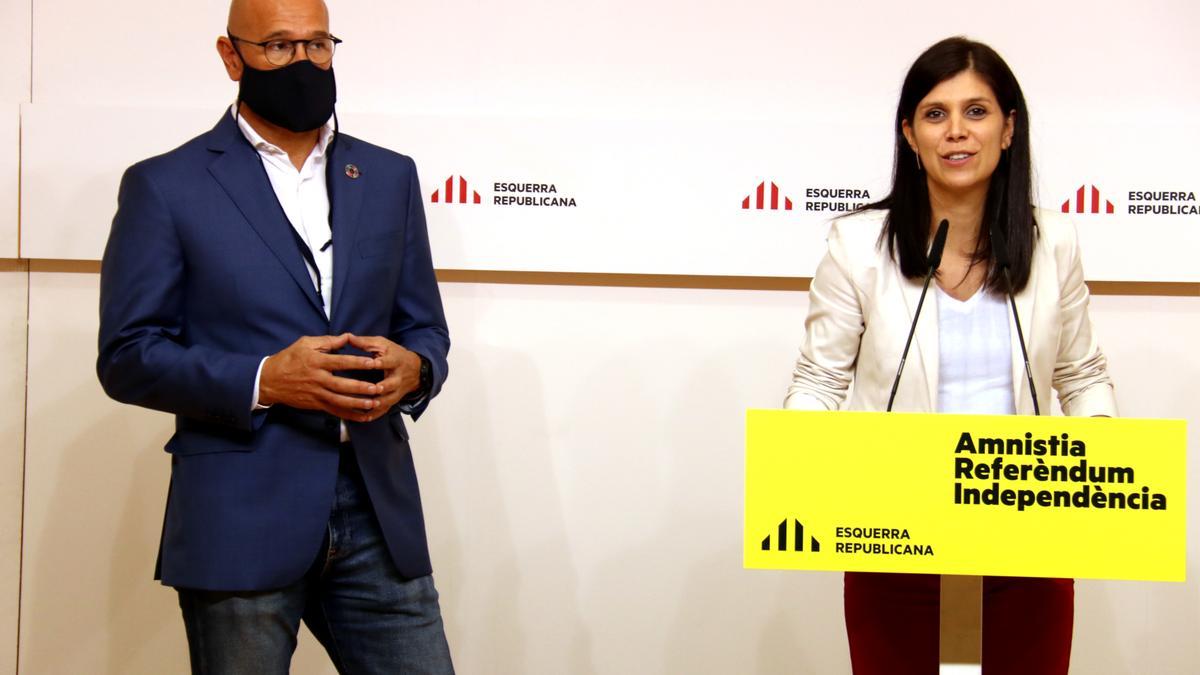 La portaveu d&#039;ERC, Marta Vilalta, en roda de premsa amb Raül Romeva a la seu dels republicans aquest dilluns