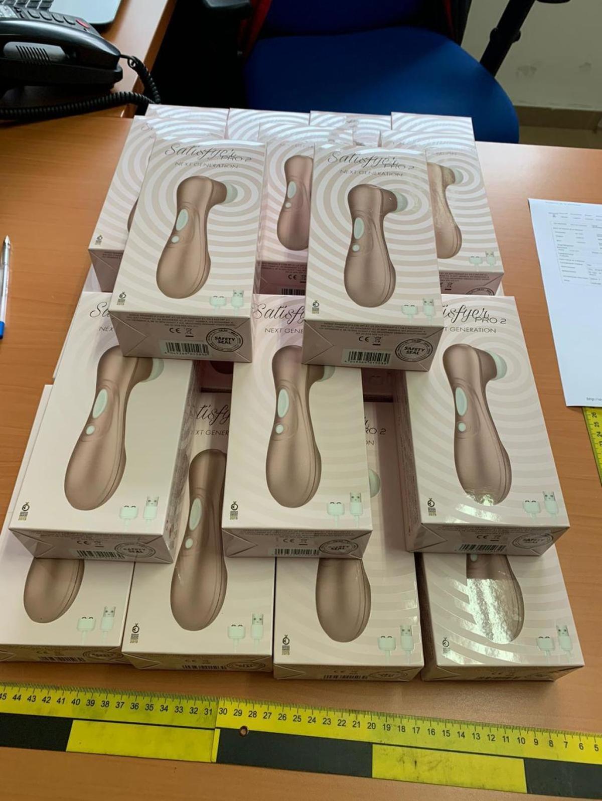 Los Satisfyer recuperados, en el cuartel de la Guardia Civil.