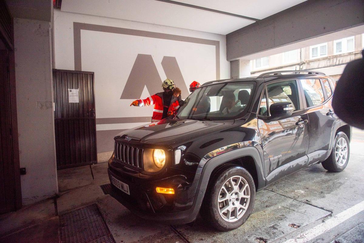 El incendio en un garaje en A Coruña que alarmó a los vecinos: "Ha sido una noche espeluznante"