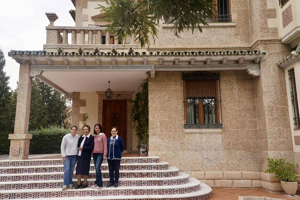 Yolanda Vargas, directora del colegio; la superiora de Málaga, Elena Dionisio, y las hermanas Nieves y Dorita.