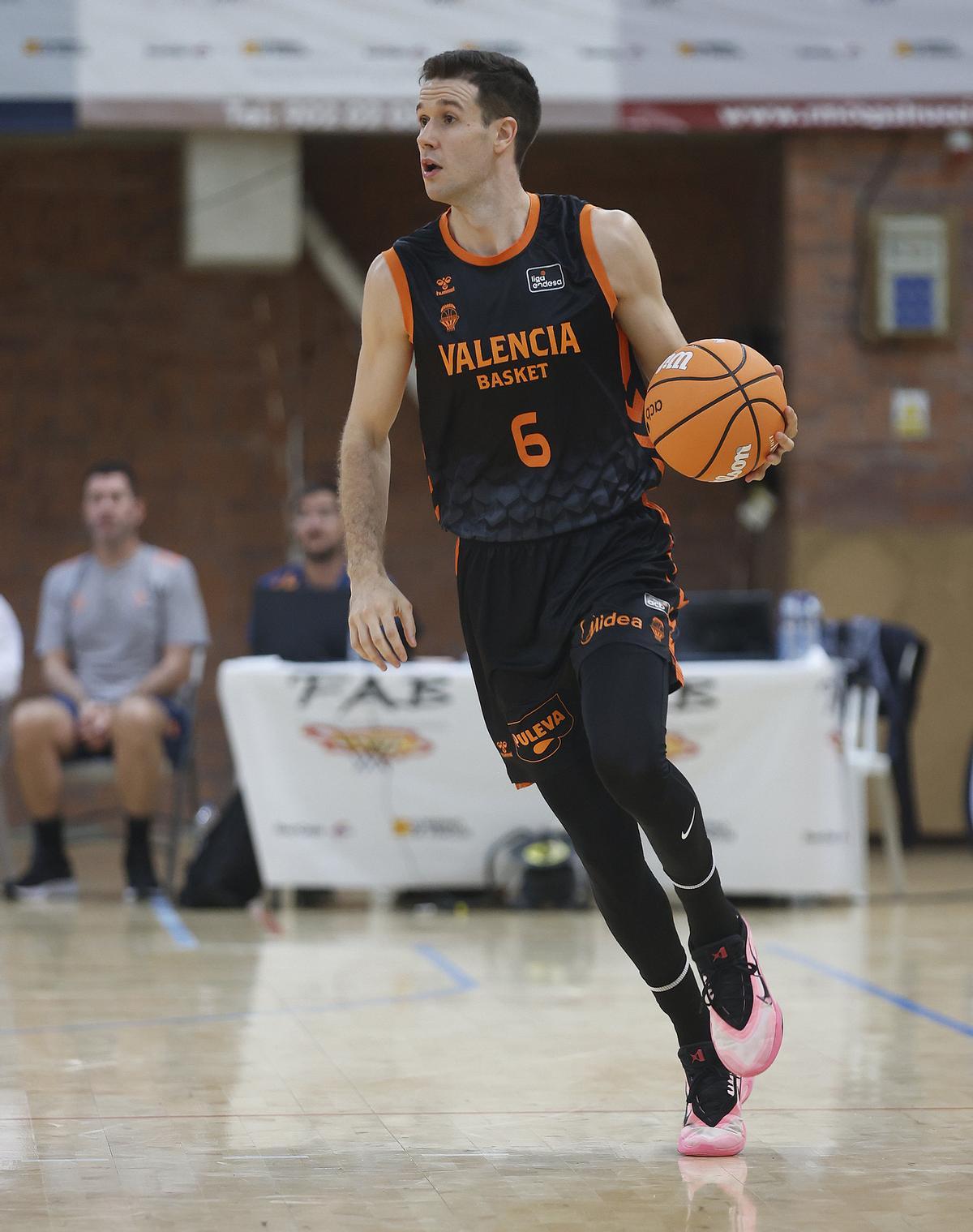 López-Arostegui, en uno de sus partidos de esta temporada con el Valencia Basket.