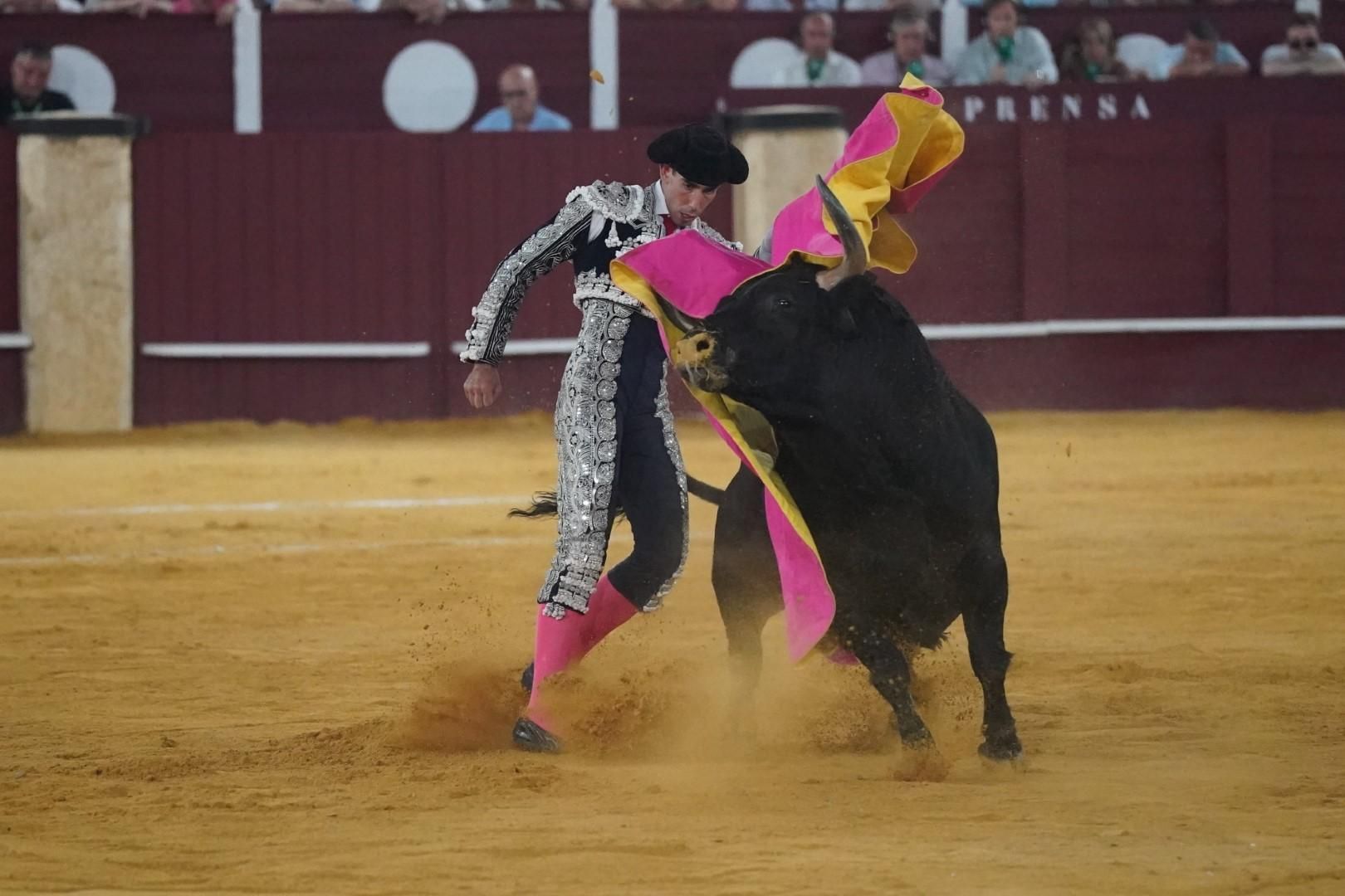 Toros en la Feria I Sexta corrida de abono y puerta grande de Roca Rey