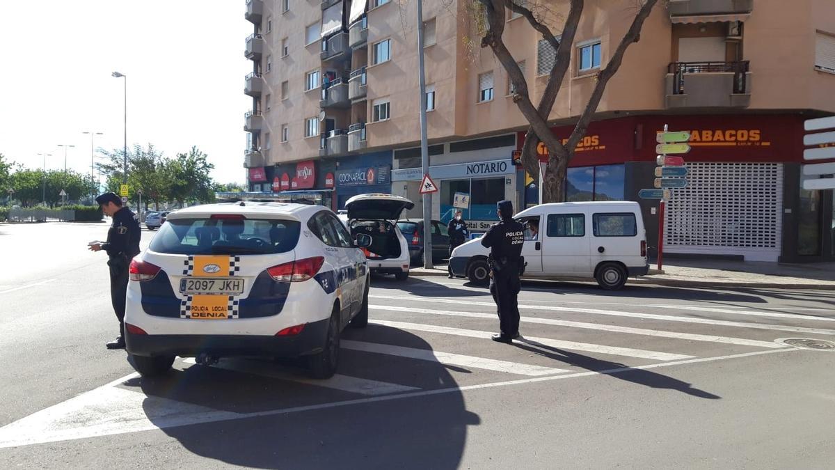 Un control de la Policía Local de Dénia